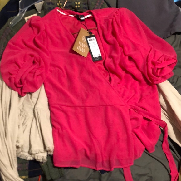 Super cute and unique layering top - Picture 2 of 2